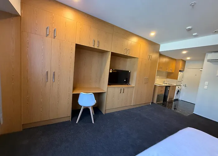 Deluxe Queen Suite